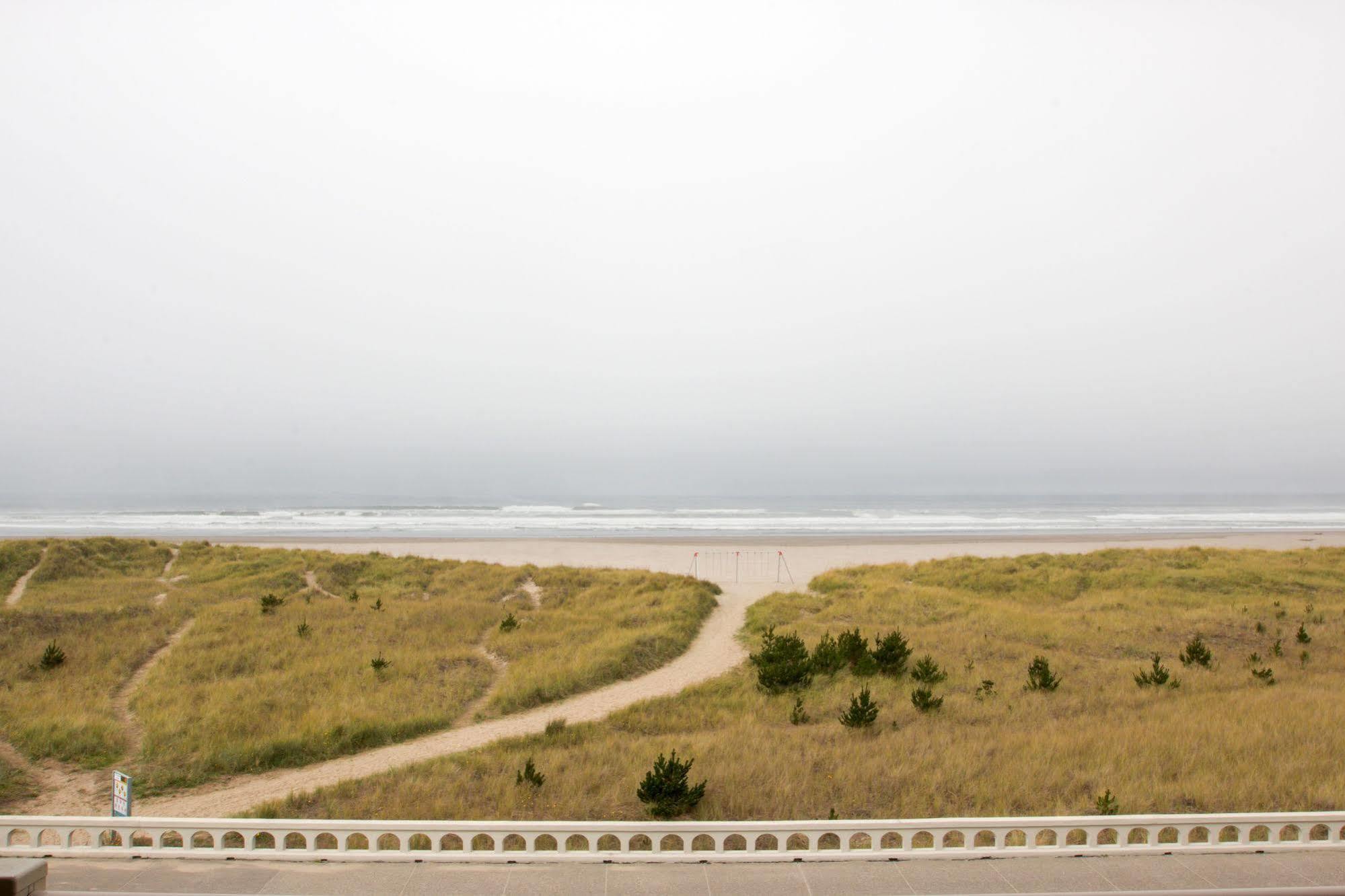 Hi Tide Oceanfront Inn Сисайд Экстерьер фото